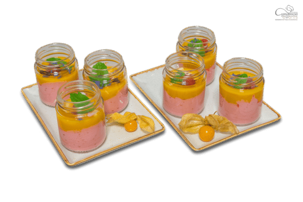 Sernik malinowy z musem mango – elegancka monoporcja bankietowa Cynamon Catering Łódź