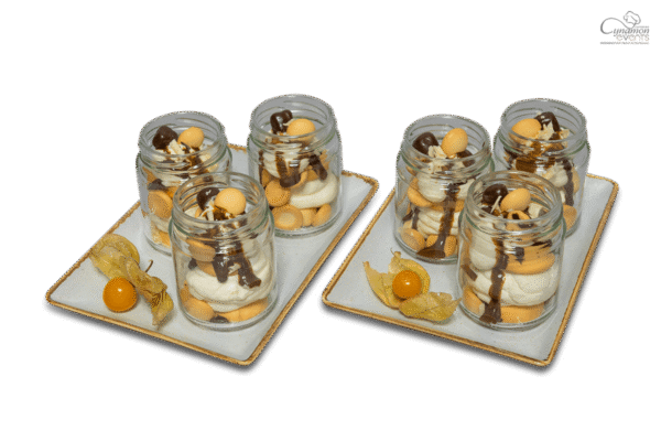 Tiramisu w słoiczku z mini biszkoptami i mascarpone – monoporcje bankietowe Cynamon Catering Łódź